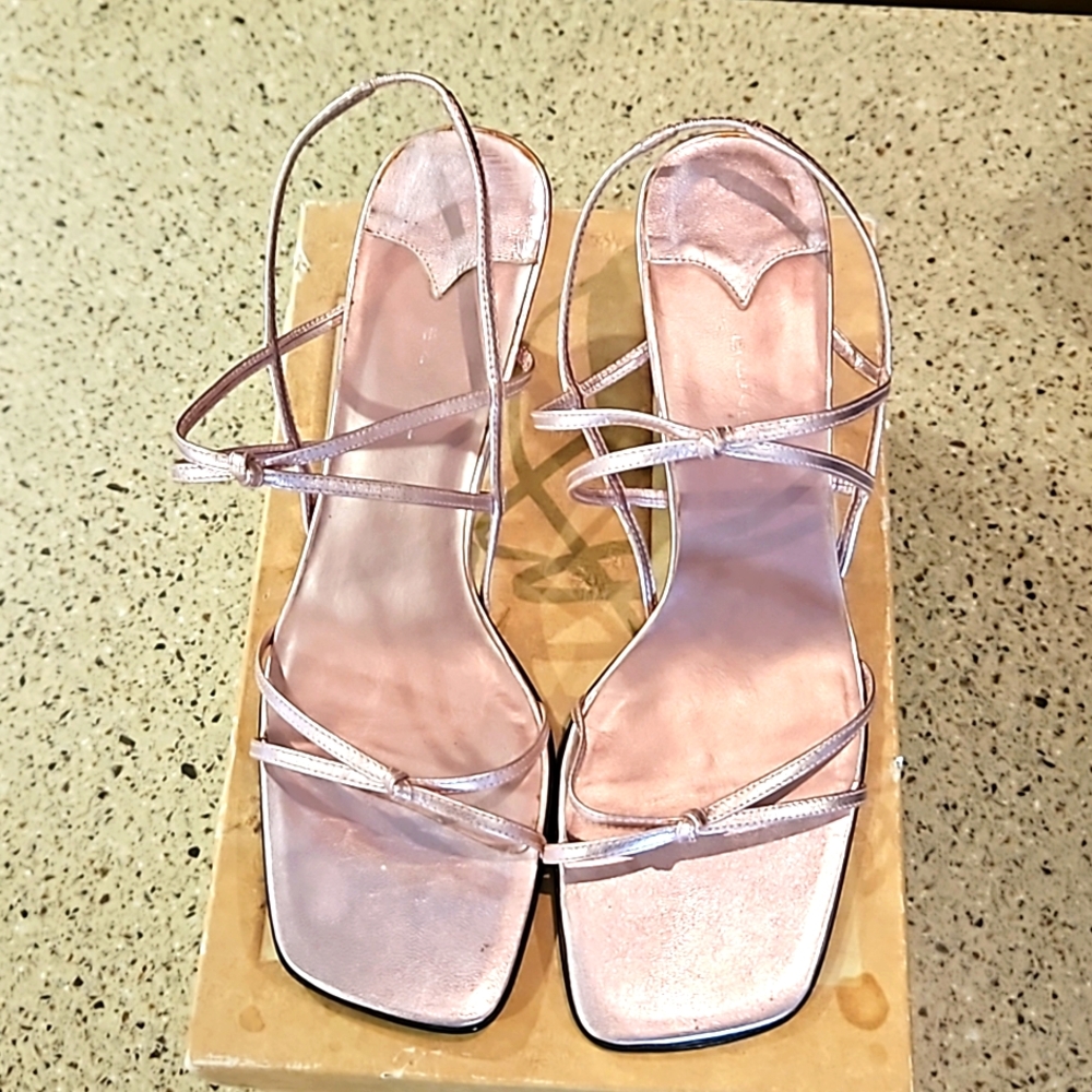 WORN ONCE "BANDOLINO" BABY PINK METALLIC DRESS SANDALS! 🩷👸👰‍♀️